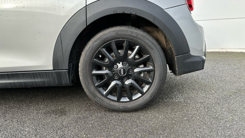 MINI Hatchback 1.5 Cooper Classic Premium 5dr Petrol Hatchback